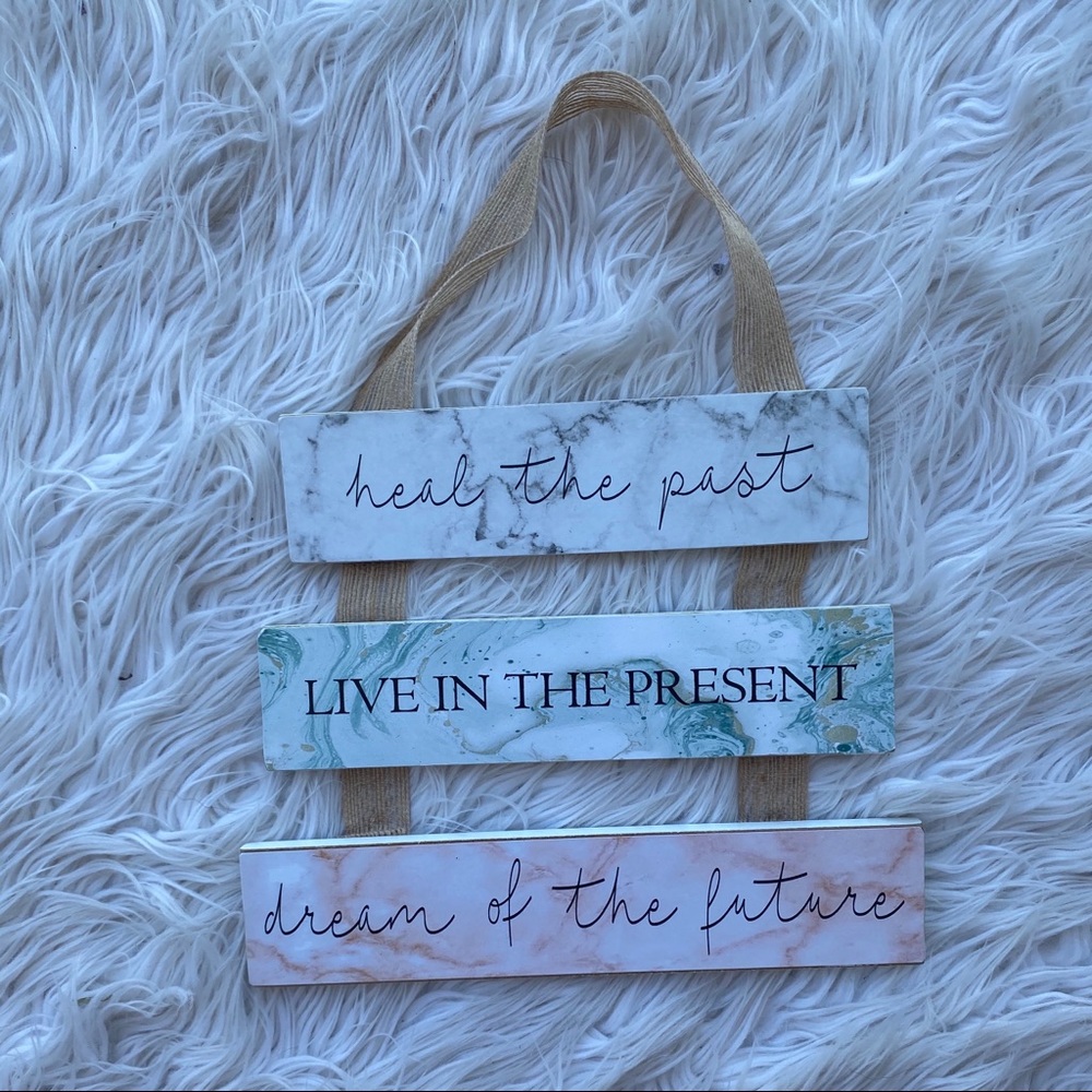 👚3/$20 inspirational hanging wall decor